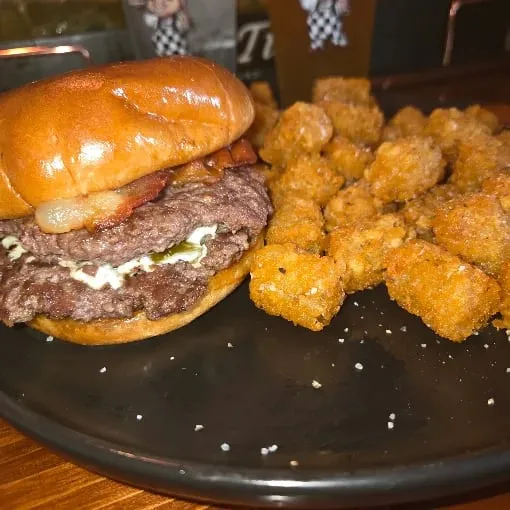 Dominic's Bar & Grill