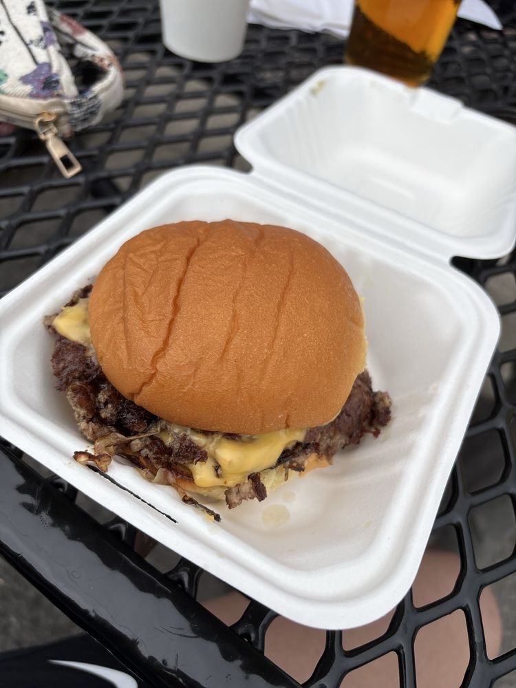 Dreamburger food truck at Vinyl Tap in East Nashville